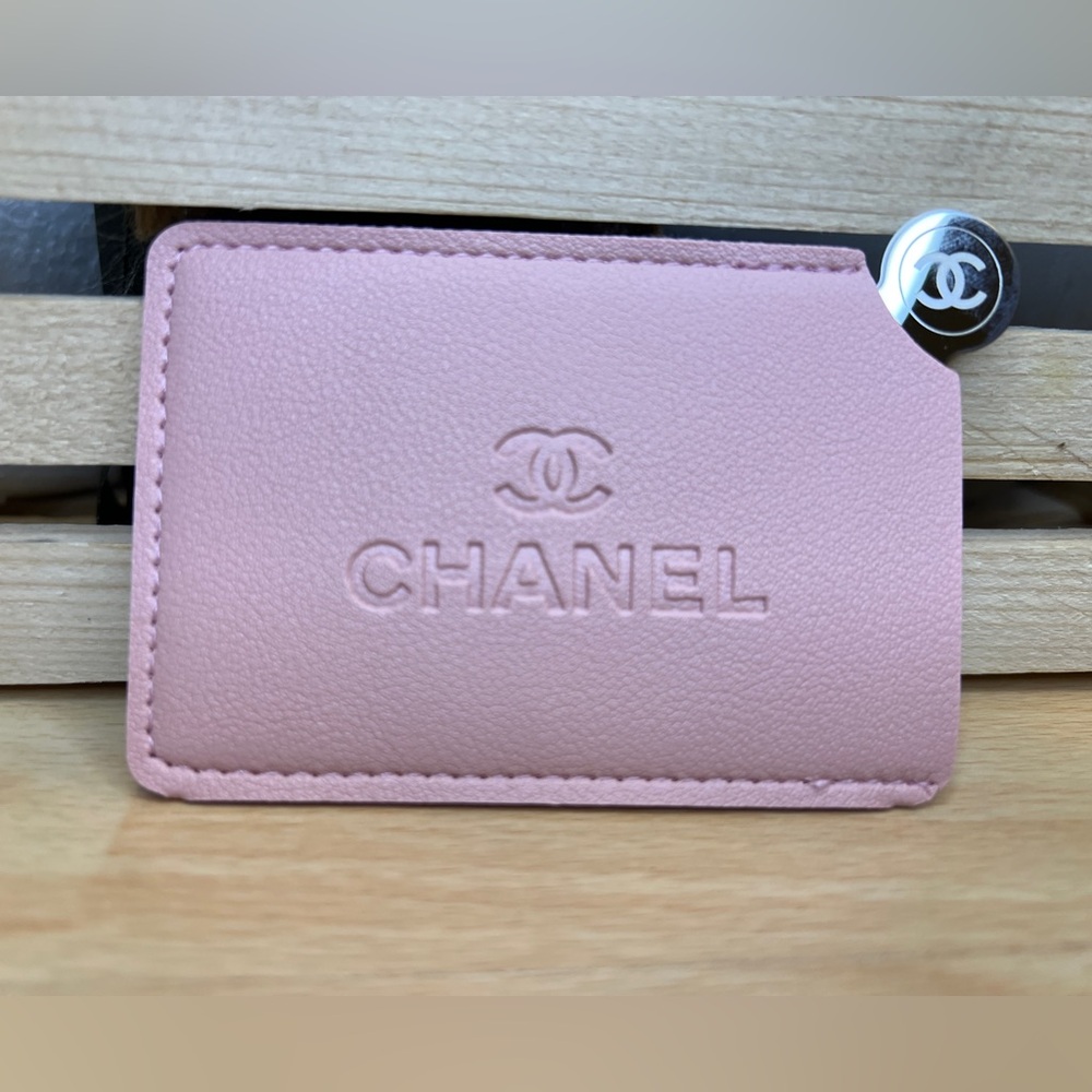 Chanel GWP Light Pink Mirror with card case - Picture 4 of 5
